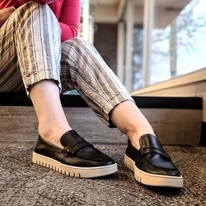 Vionic Uptown Loafer Women’s Leather Flat Shoe Arch Support New In Box 9M